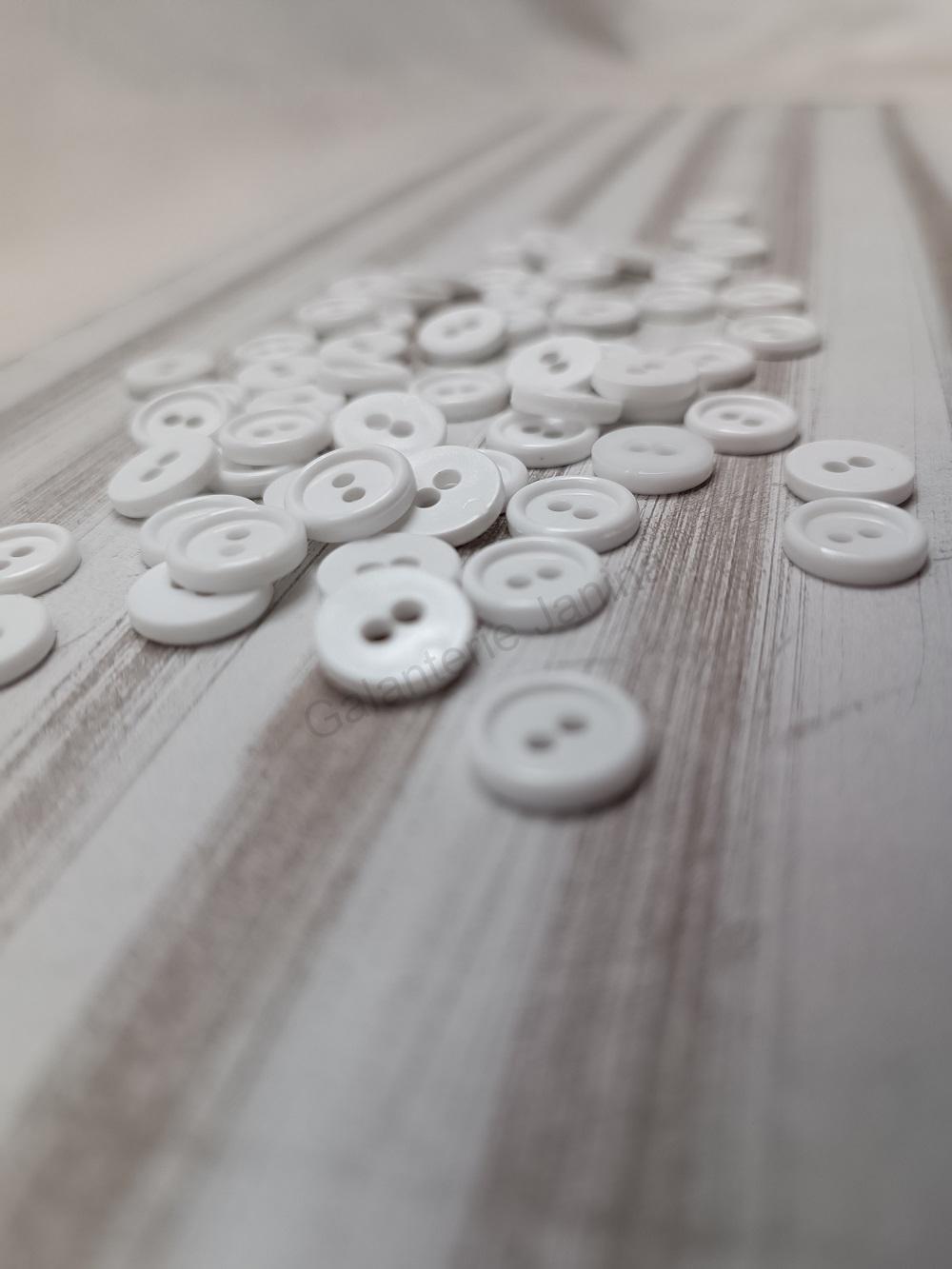 Knoflík dvoudírkový vel. 18 - 11,4 mm bílá 10 ks