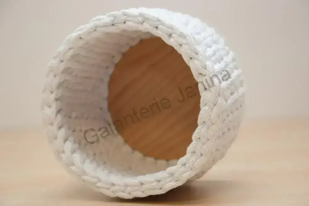 HoJa Háčkovaný košík kulatý 15 cm bílá