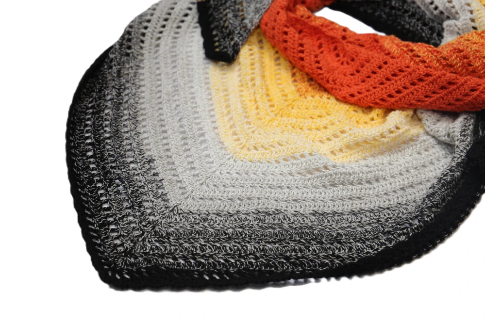 HoJa Háčkovaný šátek Flowers - cihlová, žlutá, šedá, černá