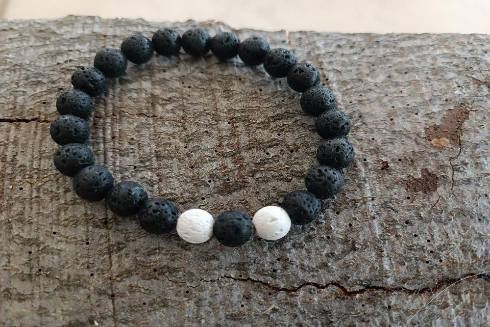 Náramek pro páry - láva bílá, černá 8 mm