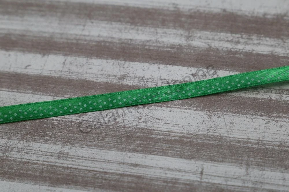 Stuha saténová 6 mm zelená - bílý puntík