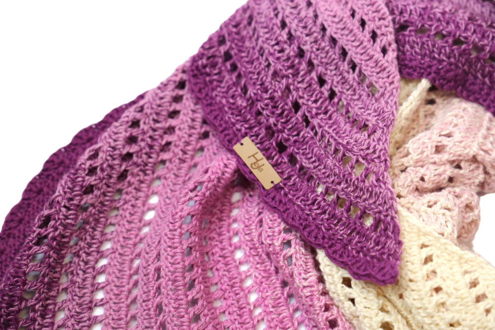 HoJa Háčkovaný šátek Flowers - smetanová, fialová