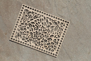 Dřevěné dno obdélník vyřezávaný 20x15 cm - průměr otvorů 7 mm